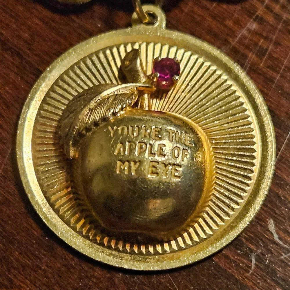 VINTAGE DANKNER APPLE OF MY EYE NEW YORK CITY NYC 14K CHARM PENDANT NECKLACE